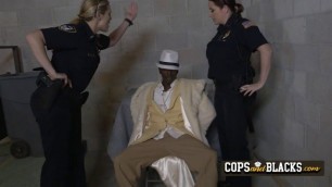 Pimp is apprehended after smacking his chick around by milf cops