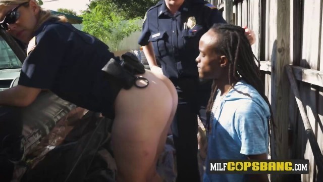 Milf cops bang rasta black cock outdoors after negotiating