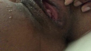 Making my Pussy Cum in the Tub