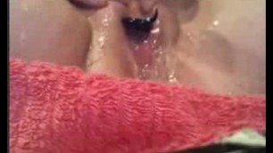 Granny Toying her very Wet Pussy