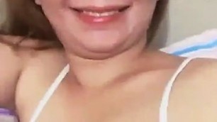 Pinay filipina milf flashing her awesome boobs and nipples on fb video call