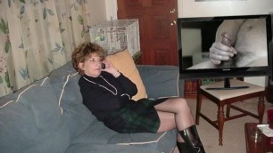 Jacking off to short skirted milf's pantyhose legs