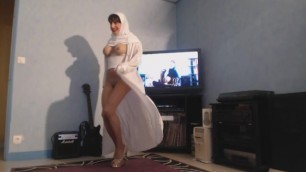beurette voilée danse en hijab et collant